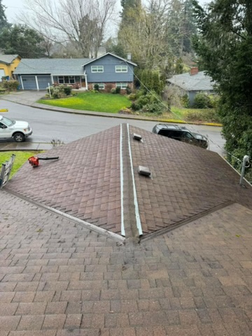 Roof Cleaning in Salem, Oregon