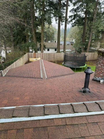 Clean roof after moss and debris removal through professional roof cleaning in Salem, Oregon.